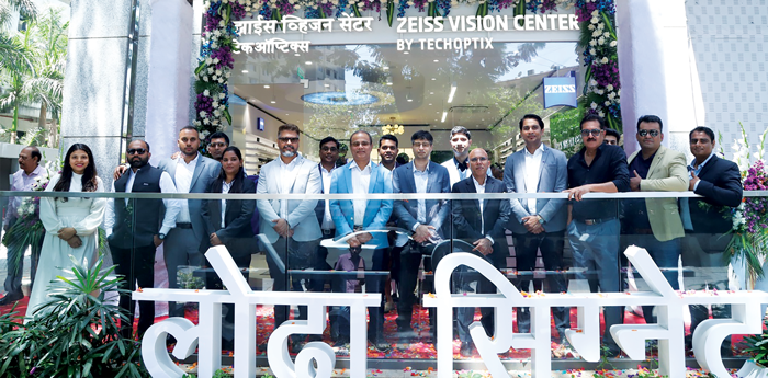 Representatives friom Techoptix Team and ZEISS Visioncare Team