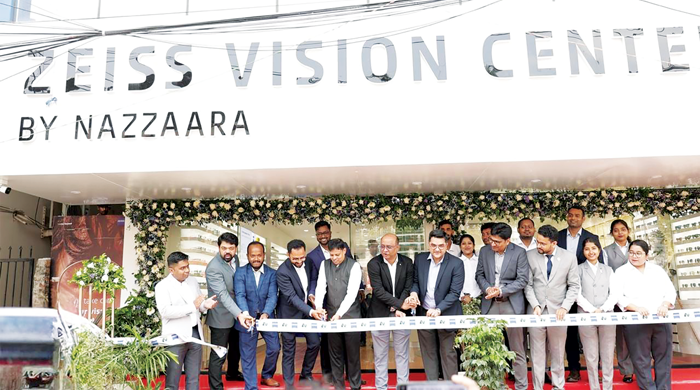 Representatives from ZEISS Vision care India and Nazzarra Team